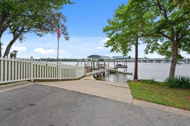 This is the waterfront lifestyle so many dream about, truly a - photo 12