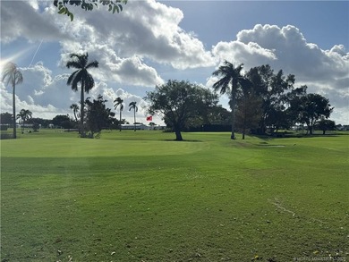 Welcome to carefree South Florida living! This charming one - photo 12