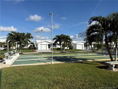Welcome to carefree South Florida living! This charming one - photo 14