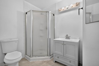 Stylish updates, modern finishes, 2019 Roof and an unbeatable - photo 18