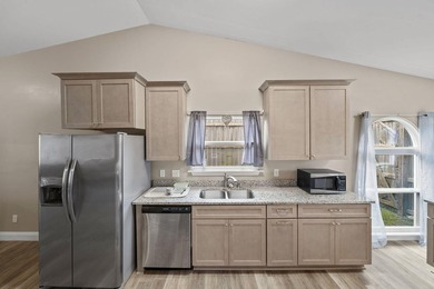 Charming home in desirable Lynn Haven, just minutes from the - photo 31
