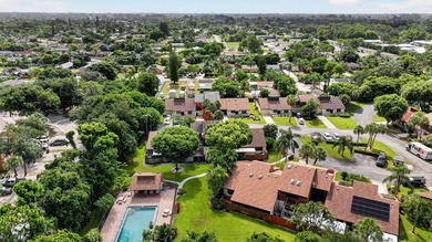 Stylish updates, modern finishes, 2019 Roof and an unbeatable - photo 37