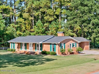 Lake Waccamaw Home For Sale in Lake Waccamaw North Carolina