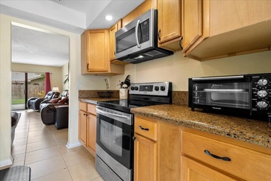 Bright, stylish, and move-in ready! This beautifully maintained - photo 9