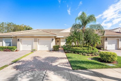This beautifully updated lakefront villa blends timeless comfort - photo 2