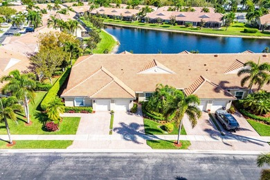 This beautifully updated lakefront villa blends timeless comfort - photo 5