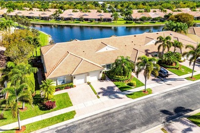 This beautifully updated lakefront villa blends timeless comfort - photo 7