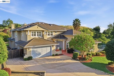 Welcome to this exceptional custom estate in the prestigious - photo 2