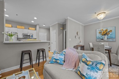 Charming 2 bedroom top story unit on Queens Road in the heart of