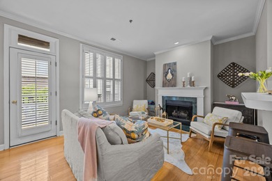 Charming 2 bedroom top story unit on Queens Road in the heart of