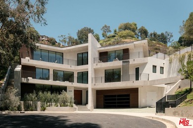 Set at the end of a private cul-de-sac in the Hollywood Hills - photo 1
