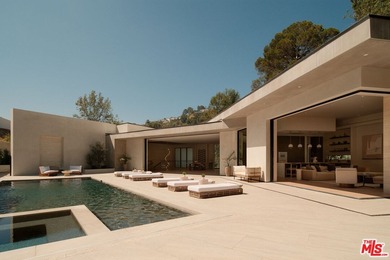 Set at the end of a private cul-de-sac in the Hollywood Hills - photo 2