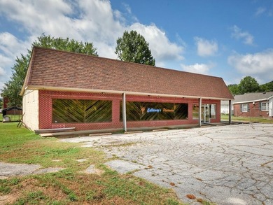 Welcome to 546 E Savannah Street - a high-visibility commercial - photo 2