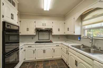 Spacious 3-bedroom, 2.5-bath home on a cul-de-sac near the - photo 13