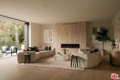 Set at the end of a private cul-de-sac in the Hollywood Hills - photo 4