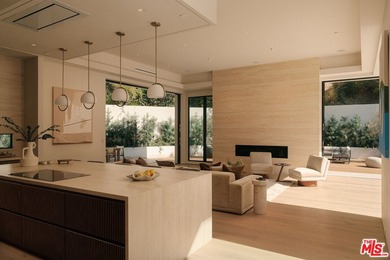 Set at the end of a private cul-de-sac in the Hollywood Hills - photo 6