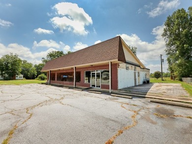 Welcome to 546 E Savannah Street - a high-visibility commercial - photo 6