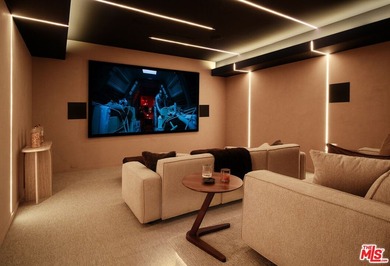 Set at the end of a private cul-de-sac in the Hollywood Hills - photo 7