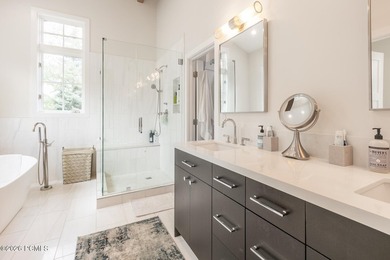 Location, luxury, and indoor/outdoor space abound at 2585 Aspen - photo 17