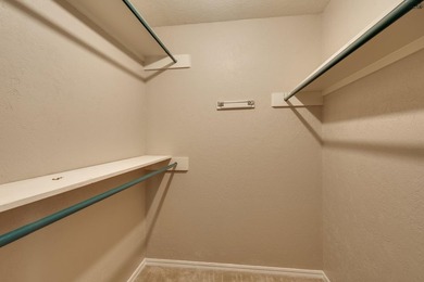 Spacious 3-bedroom, 2.5-bath home on a cul-de-sac near the - photo 18
