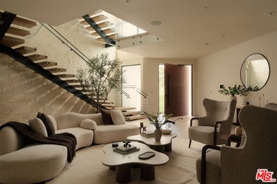 Set at the end of a private cul-de-sac in the Hollywood Hills - photo 9