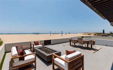 Welcome to coastal luxury redefined. Perfectly positioned - photo 9