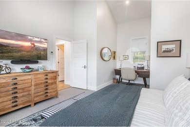 Location, luxury, and indoor/outdoor space abound at 2585 Aspen - photo 20