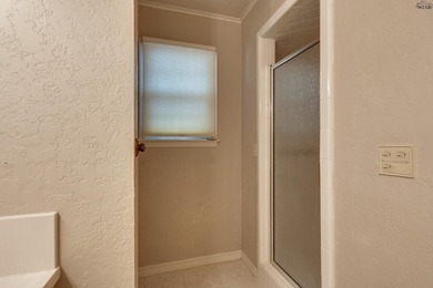 Spacious 3-bedroom, 2.5-bath home on a cul-de-sac near the - photo 20