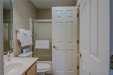 Turn-key 3 bedroom, 3 bathroom condo located in the desirable - photo 21
