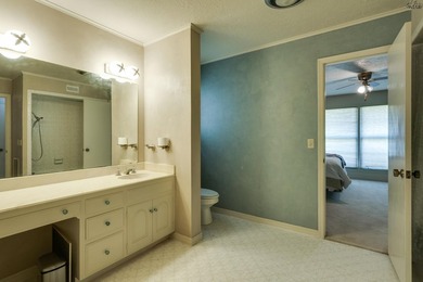 Spacious 3-bedroom, 2.5-bath home on a cul-de-sac near the - photo 24