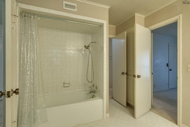 Spacious 3-bedroom, 2.5-bath home on a cul-de-sac near the - photo 25
