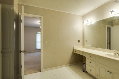 Spacious 3-bedroom, 2.5-bath home on a cul-de-sac near the - photo 26