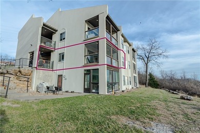 Turn-key 3 bedroom, 3 bathroom condo located in the desirable - photo 28