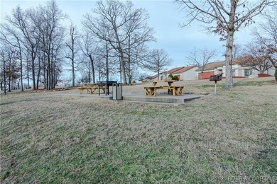 Turn-key 3 bedroom, 3 bathroom condo located in the desirable - photo 29