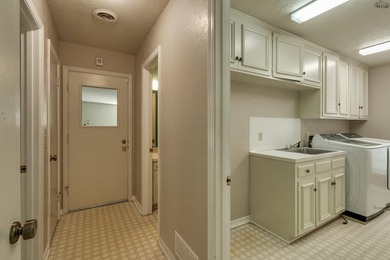 Spacious 3-bedroom, 2.5-bath home on a cul-de-sac near the - photo 29