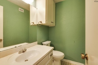 Spacious 3-bedroom, 2.5-bath home on a cul-de-sac near the - photo 31