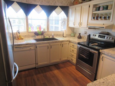 Welcome to Forest Lake Estates!! A 5-star 55+plus gated - photo 9