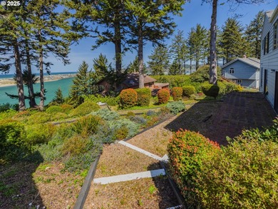 Breathtaking panoramic views of the Pacific Ocean, Alsea Bay - photo 27
