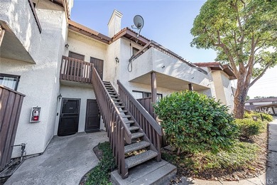 Open and airy second-floor condominium with soaring vaulted - photo 1