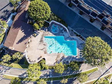 Open and airy second-floor condominium with soaring vaulted - photo 4