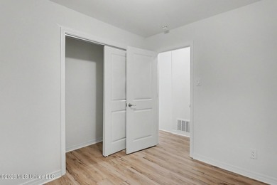 Completely renovated and move-in ready, this stunning 3-bedroom - photo 12
