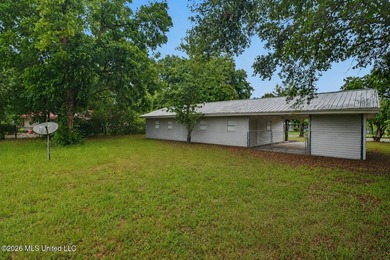Completely renovated and move-in ready, this stunning 3-bedroom - photo 15