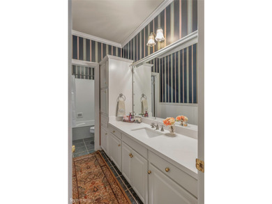 Escape to an extraordinary private estate in the heart of Benton - photo 22