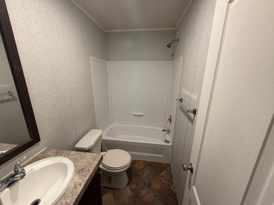 2018 Mobile home in Rolling Hills park. Pool and club house and - photo 12
