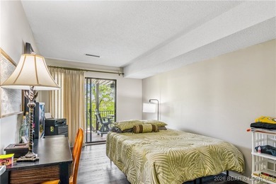 The location at Water's Edge everyone wants. A walk in unit with - photo 27