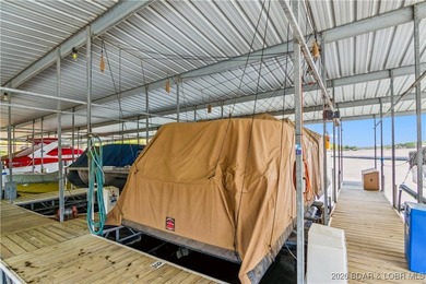 The location at Water's Edge everyone wants. A walk in unit with - photo 39