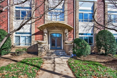 Wonderful corner unit condo in the heart of Elizabeth with