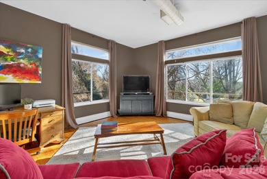 Wonderful corner unit condo in the heart of Elizabeth with