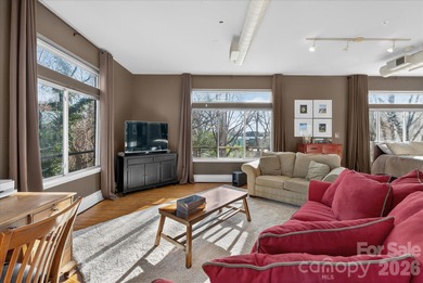 Wonderful corner unit condo in the heart of Elizabeth with
