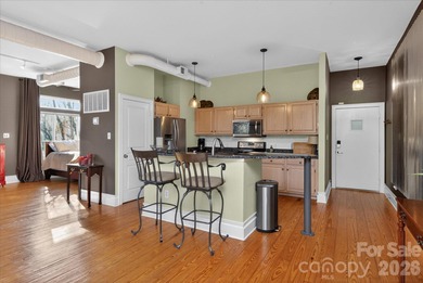 Wonderful corner unit condo in the heart of Elizabeth with